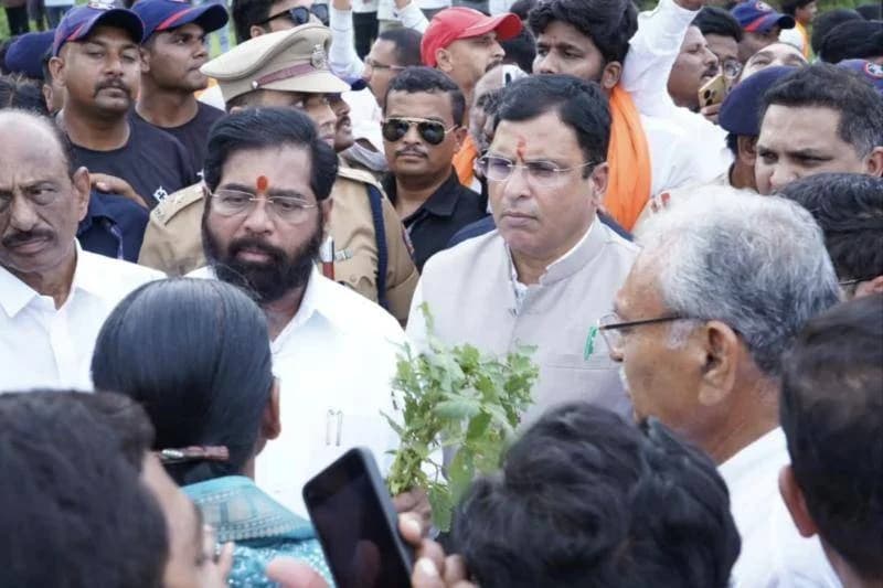 दुष्काळसदृश्य भागाची पाहणी, अकोला–बुलढाणा — बाधित पिकाची पाहणी